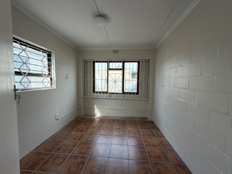 2 Bedroom Property for Sale in Blackheath Industrial Western Cape